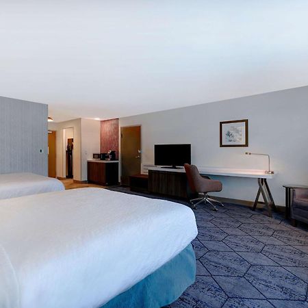 Hilton Garden Inn Сидар-Рапидс Экстерьер фото