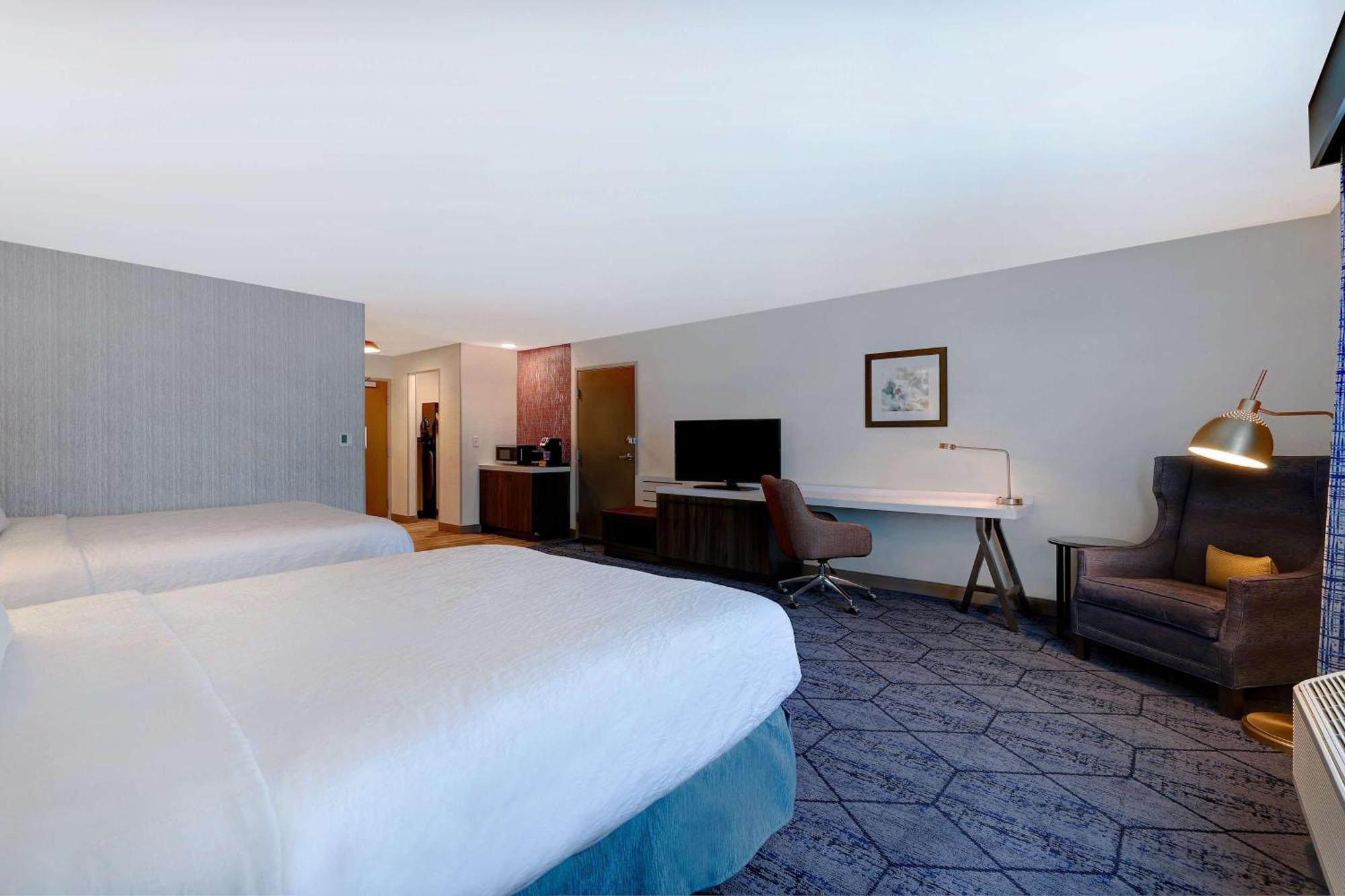 Hilton Garden Inn Сидар-Рапидс Экстерьер фото