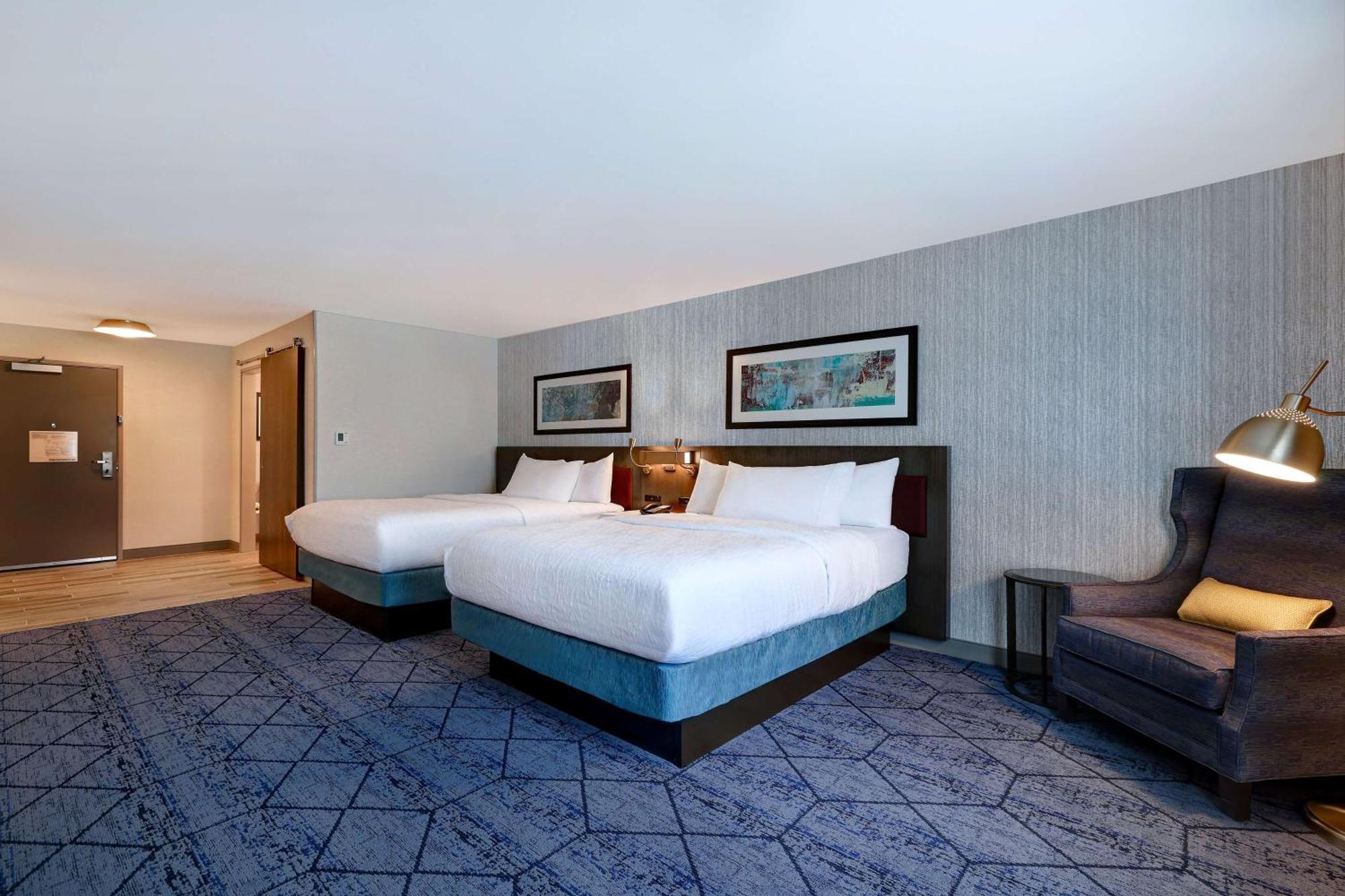 Hilton Garden Inn Сидар-Рапидс Экстерьер фото