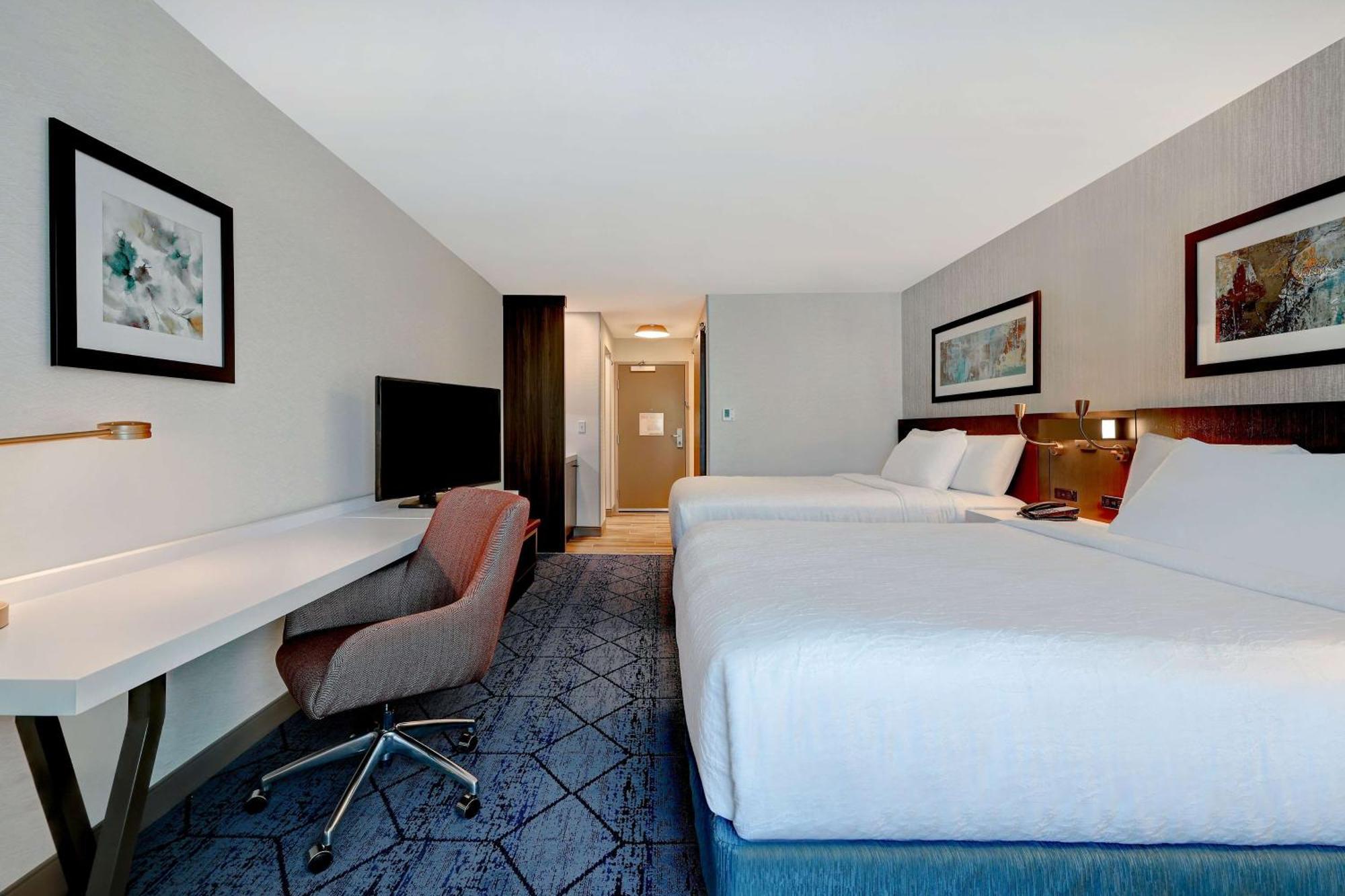 Hilton Garden Inn Сидар-Рапидс Экстерьер фото