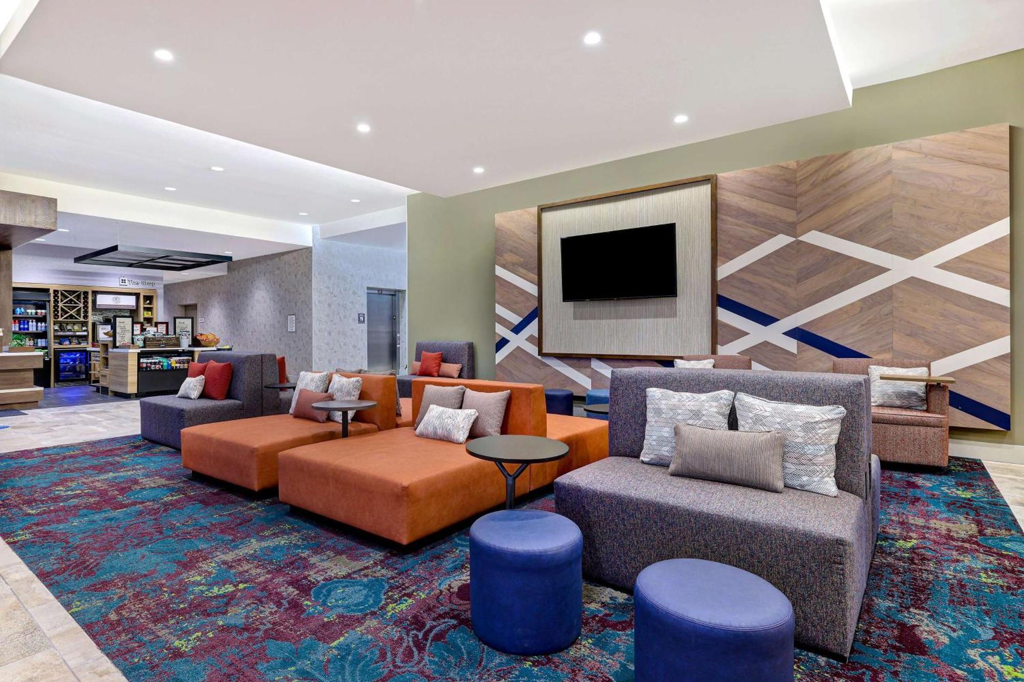 Hilton Garden Inn Сидар-Рапидс Экстерьер фото